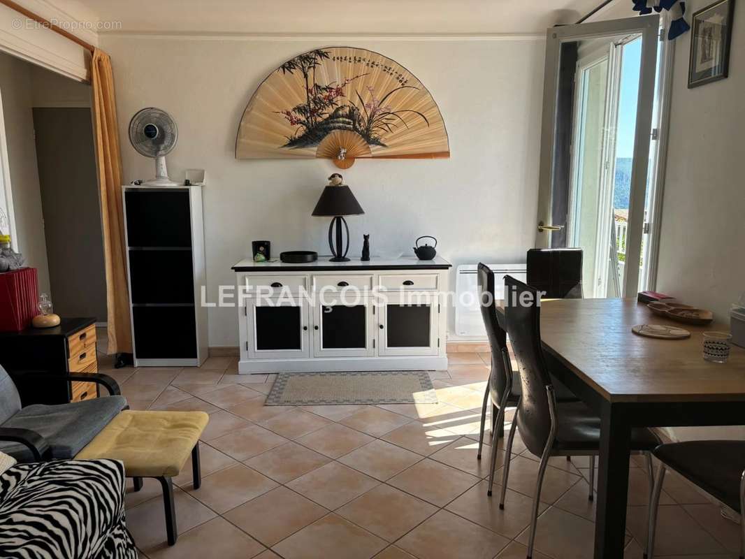 Appartement à GREOLIERES