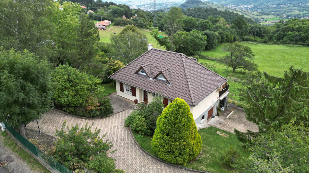 Maison à SAINT-GENES-CHAMPANELLE