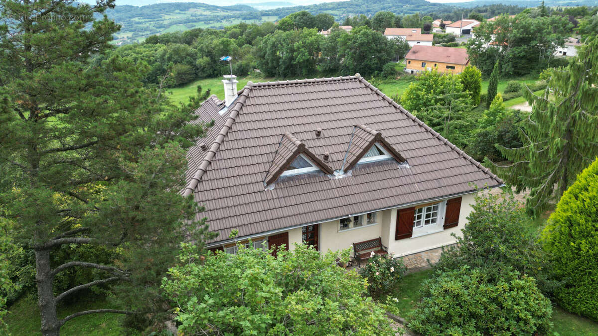 Maison à SAINT-GENES-CHAMPANELLE