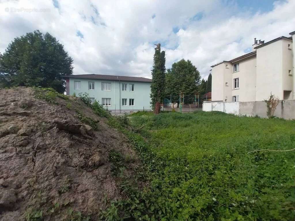 Terrain à LE PONT-DE-CLAIX