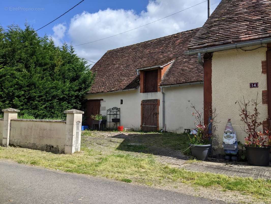 Maison à COULONGES