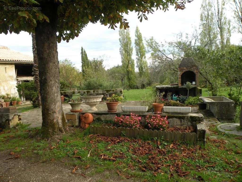 Maison à MONTLIEU-LA-GARDE