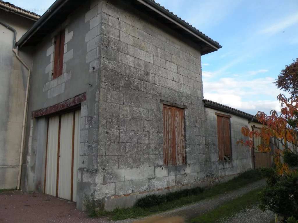 Maison à MONTLIEU-LA-GARDE