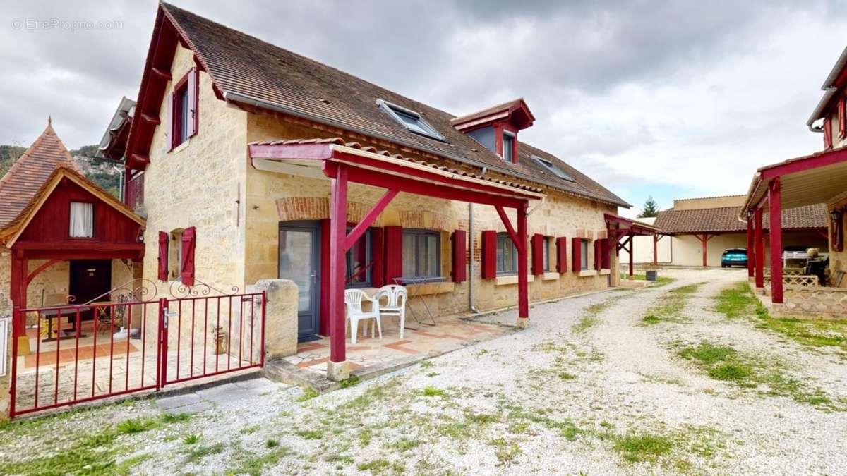 Ensemble-en-pierre-comprenant-5-gites-et-une-maiso - Maison à SARLAT-LA-CANEDA