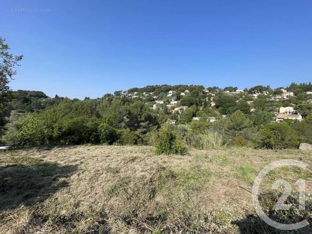 Terrain à MOUGINS