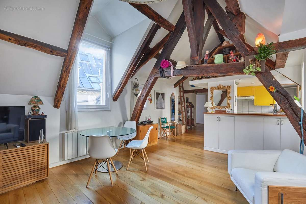 Appartement à PARIS-1E