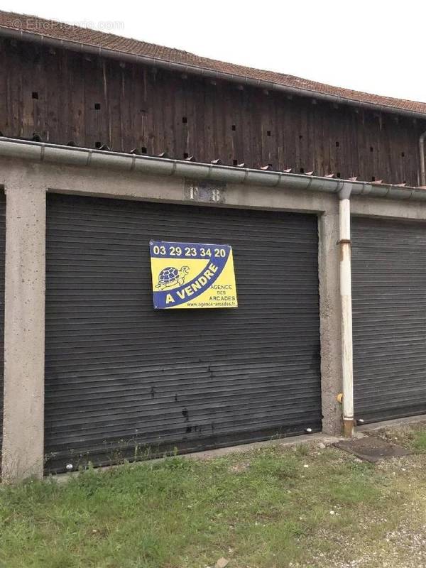 Parking à SAINT-ETIENNE-LES-REMIREMONT