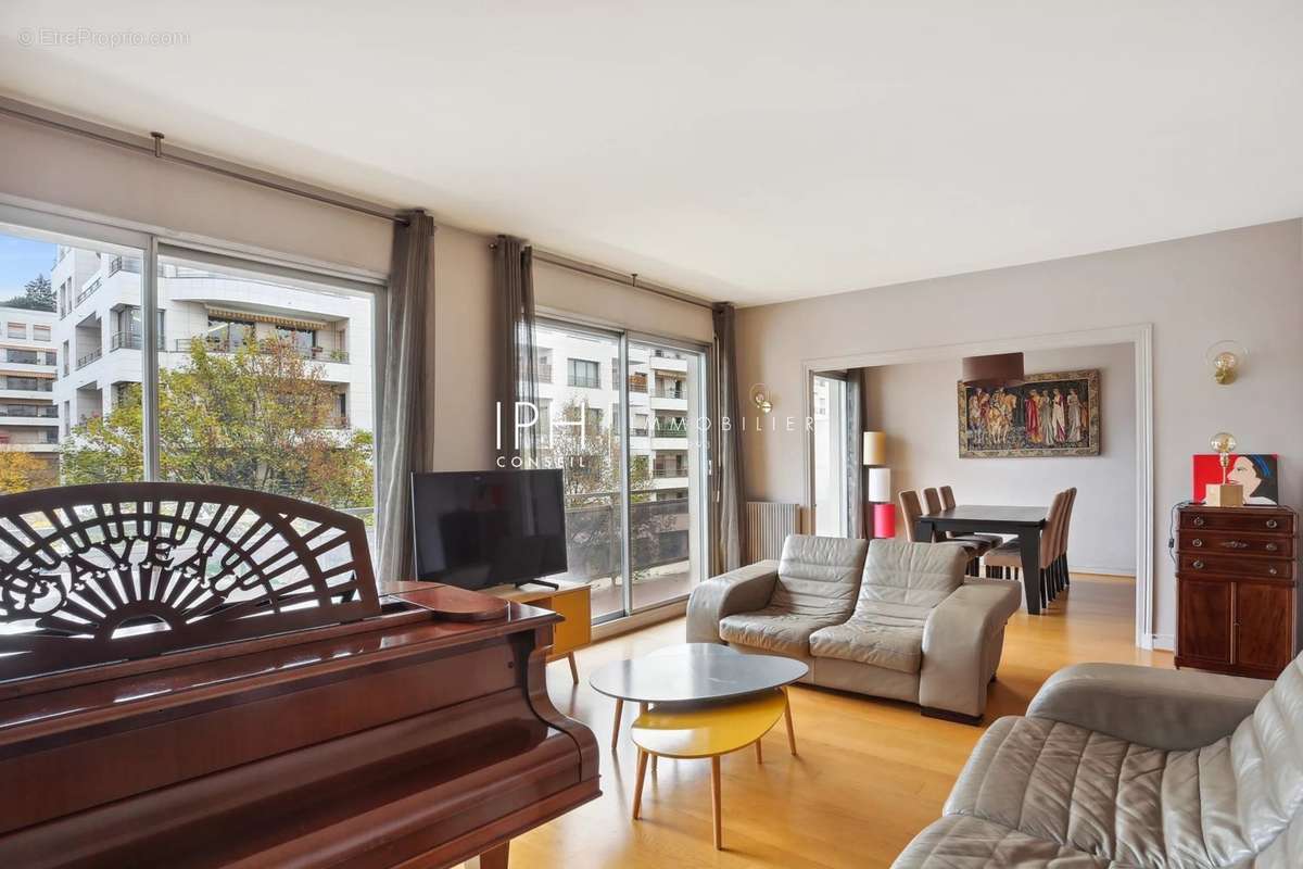 Appartement à NEUILLY-SUR-SEINE