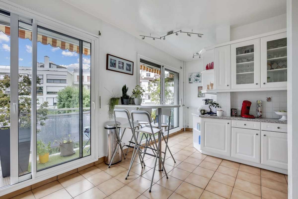 Appartement à NEUILLY-SUR-SEINE