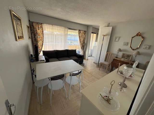 Appartement à MANDELIEU-LA-NAPOULE