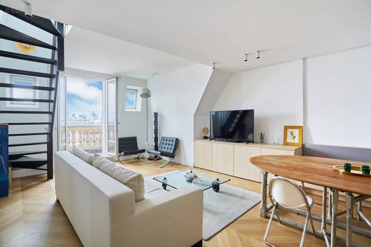 Appartement à PARIS-16E