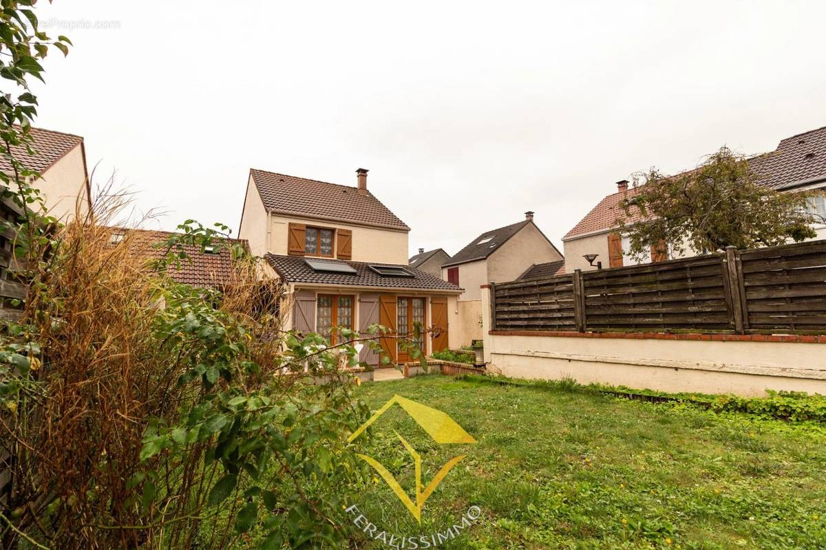 Maison à JOUY-LE-MOUTIER