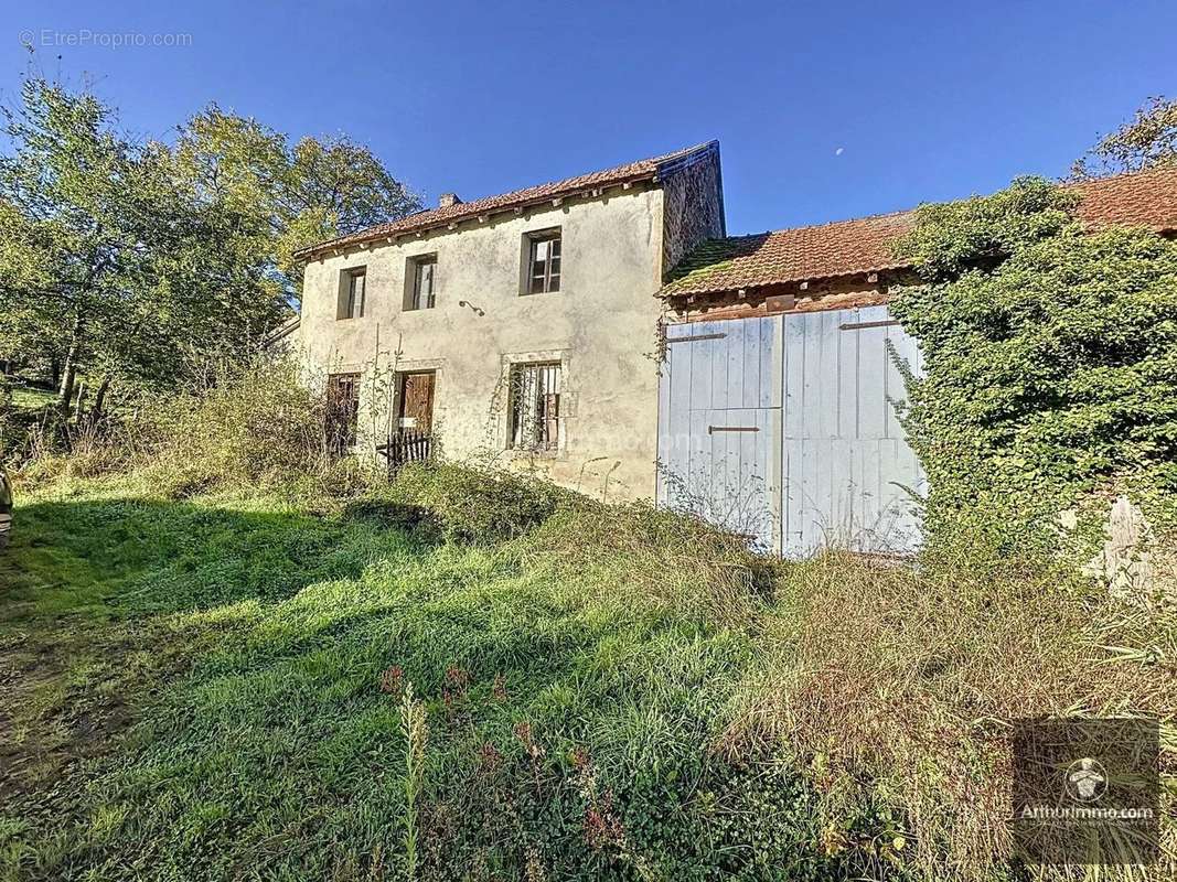 Maison à SAINT-PIERRE-LAVAL