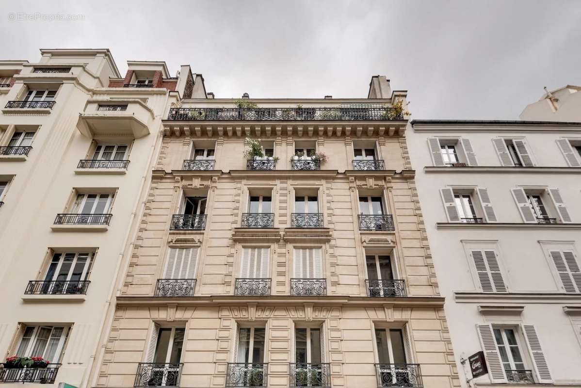 Appartement à PARIS-17E