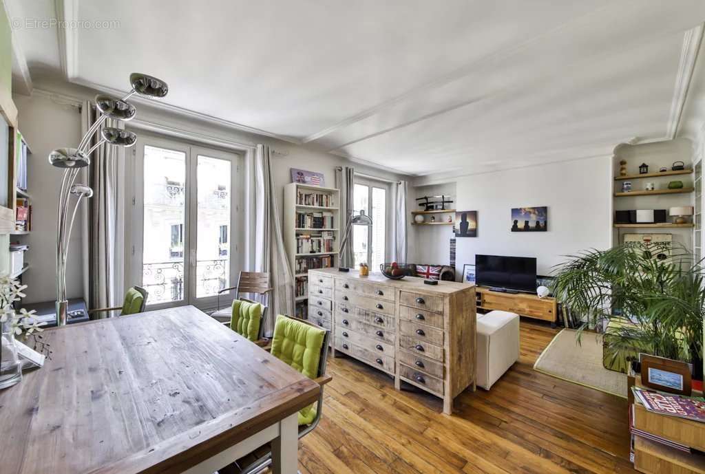 Appartement à PARIS-18E