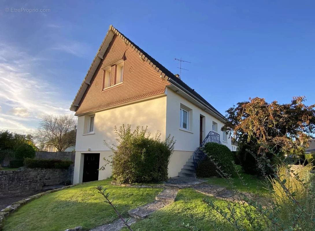 Maison à SAINT-GERMAIN-DE-TALLEVENDE-LA-LANDE-VAUMONT