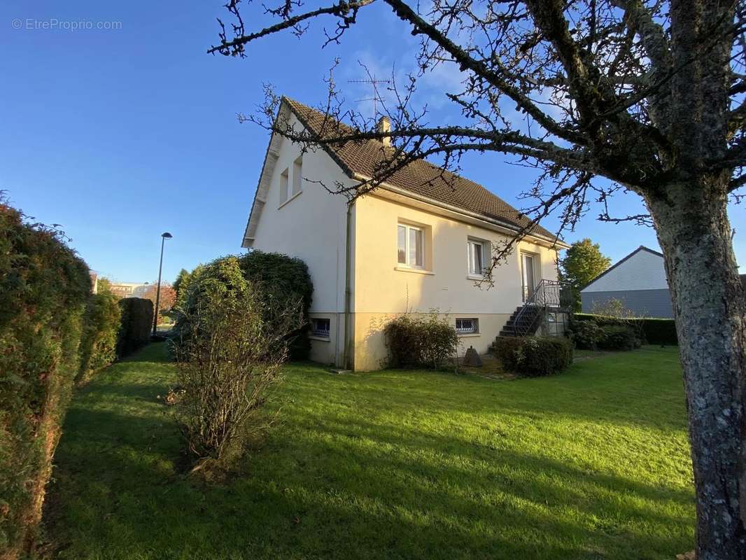 Maison à SAINT-GERMAIN-DE-TALLEVENDE-LA-LANDE-VAUMONT