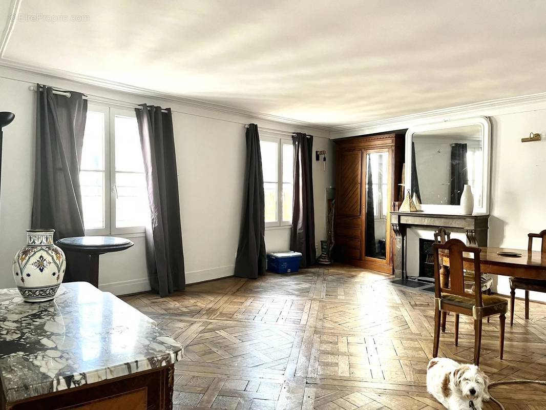 Appartement à PARIS-3E