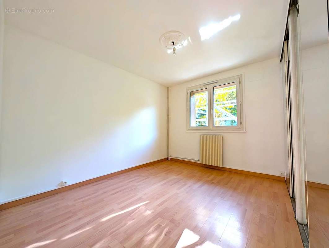 Appartement à LES CLAYES-SOUS-BOIS