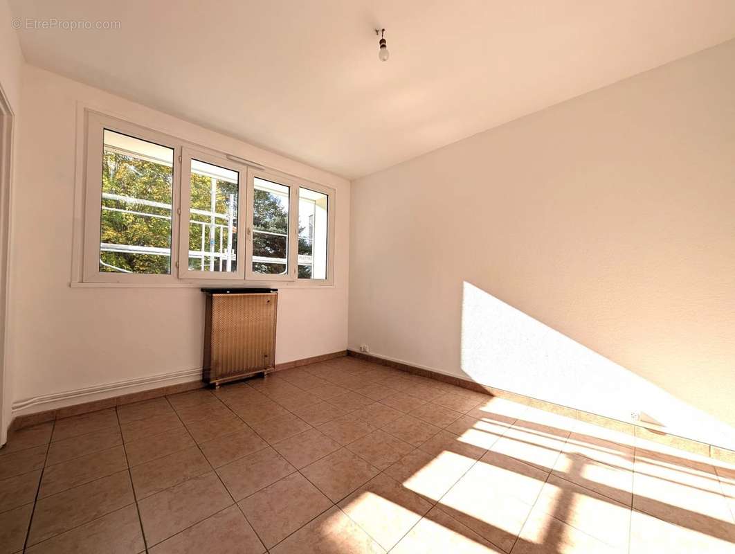 Appartement à LES CLAYES-SOUS-BOIS