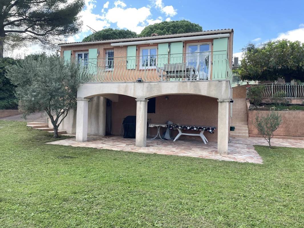 Maison à ROQUEBRUNE-SUR-ARGENS