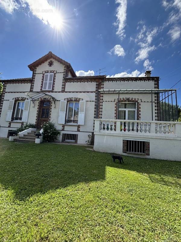 Maison à VILLENEUVE-SUR-YONNE