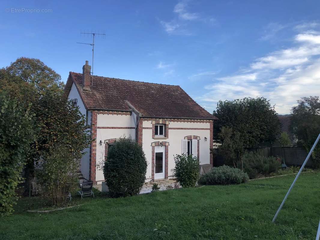 Maison à VILLENEUVE-SUR-YONNE