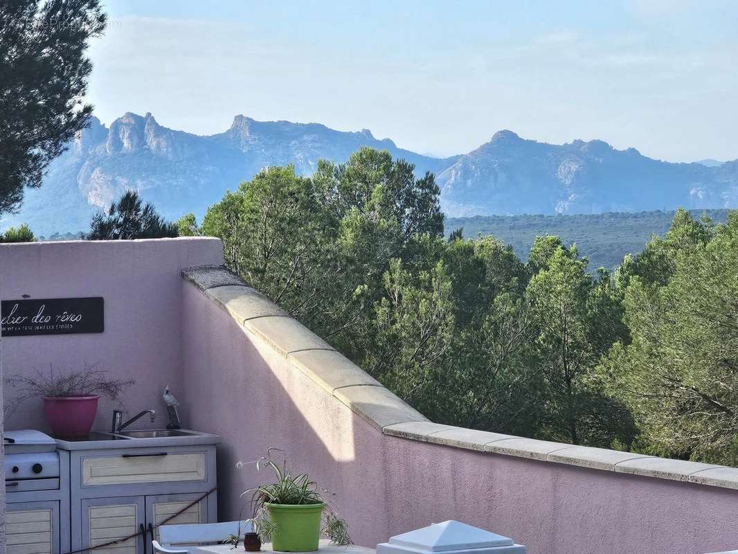 Maison à ROQUEBRUNE-SUR-ARGENS