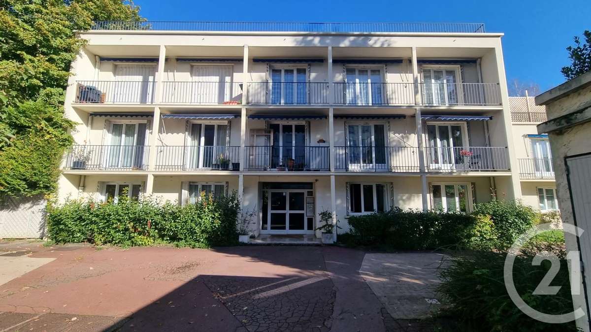 Appartement à SAINT-MAUR-DES-FOSSES