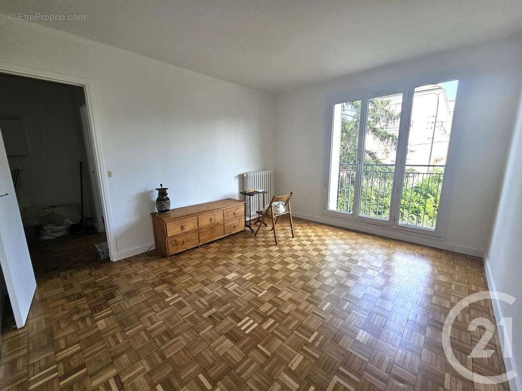 Appartement à SAINT-MAUR-DES-FOSSES