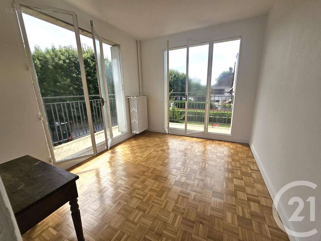 Appartement à SAINT-MAUR-DES-FOSSES