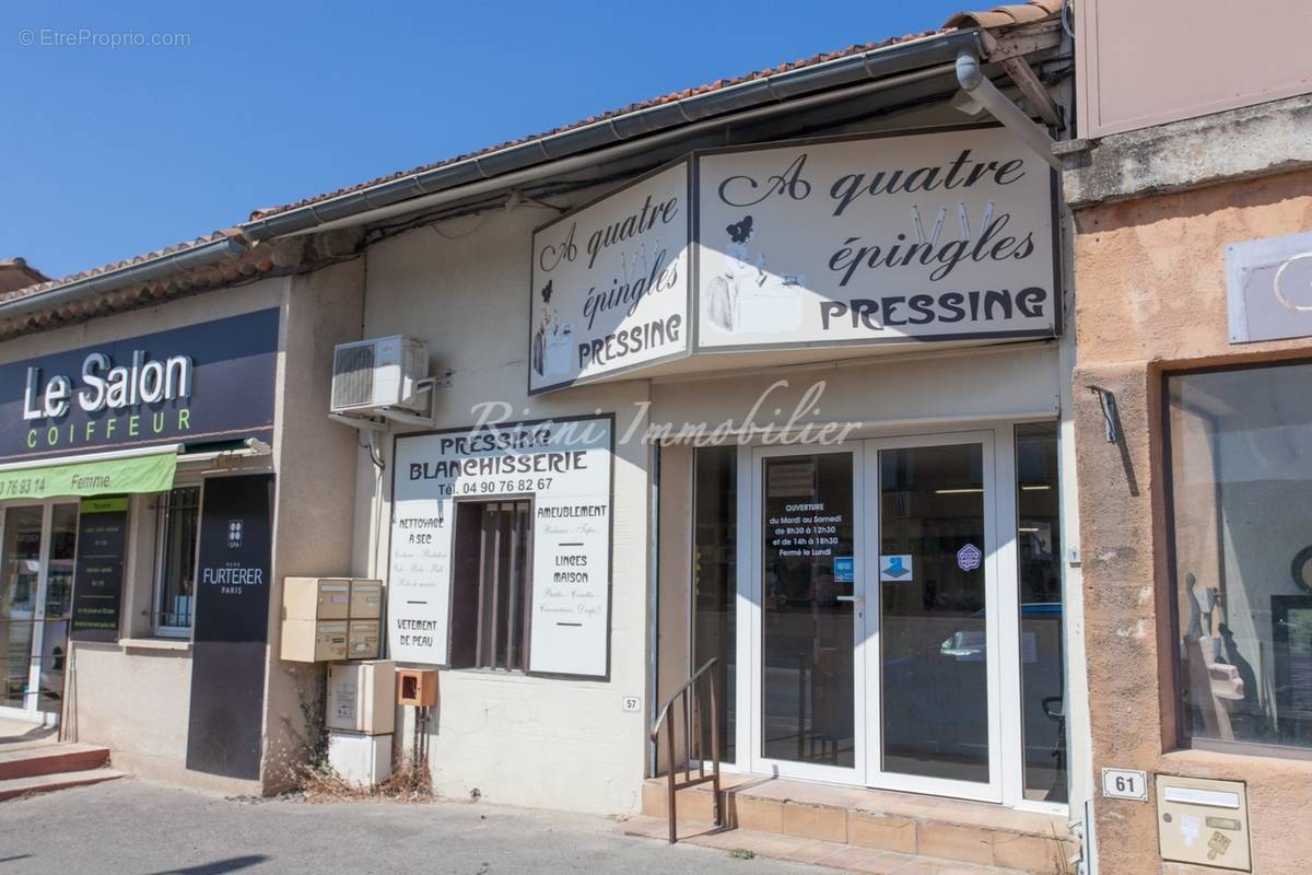 Commerce à CABRIERES-D&#039;AVIGNON