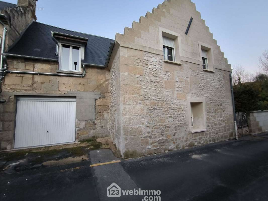 Magnifique longère rénovée d&#039;une surface habitable de 160 m² - Maison à PERNANT