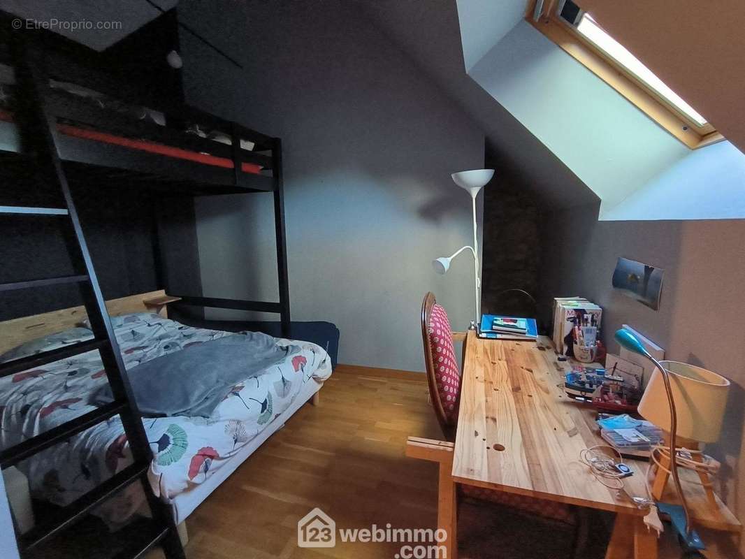 Une troisième chambre de 10 m² avec un espace de rangement possible - Maison à PERNANT