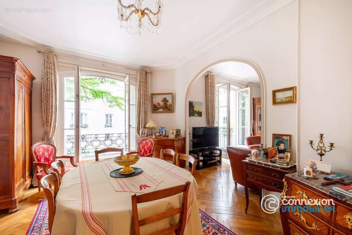 Appartement à PARIS-16E