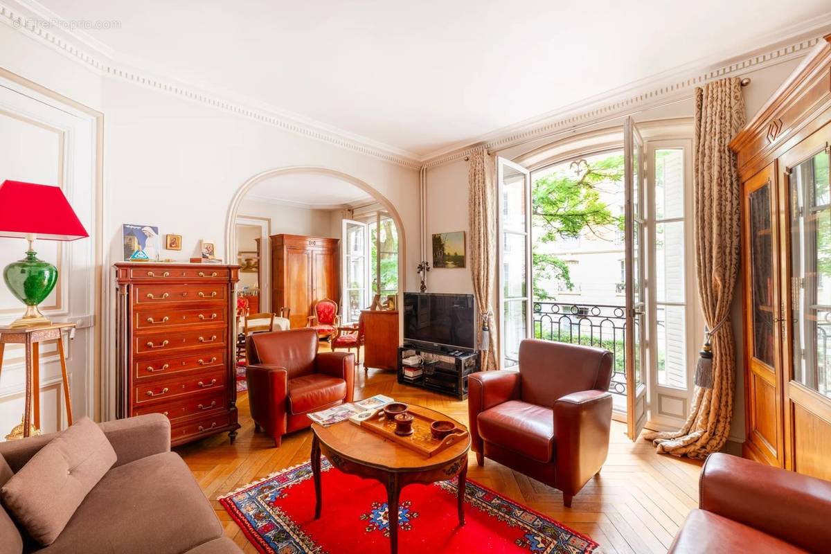 Appartement à PARIS-16E