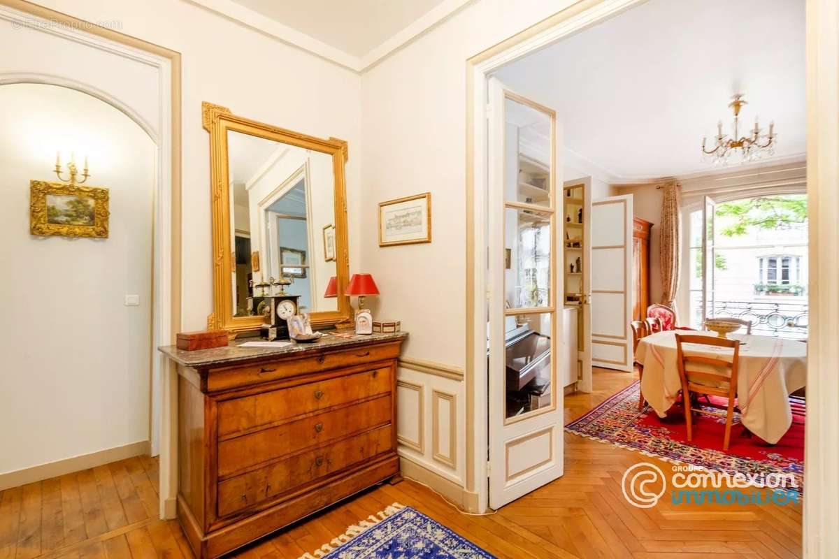 Appartement à PARIS-16E