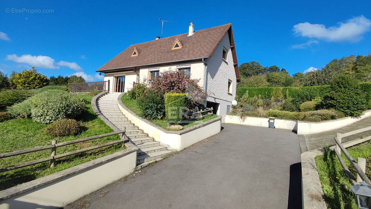 Maison à TRIZAY-COUTRETOT-SAINT-SERGE