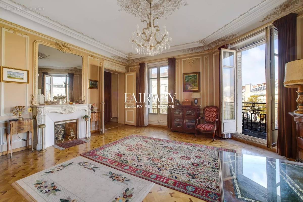 Appartement à PARIS-17E