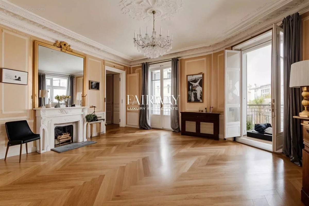 Appartement à PARIS-17E