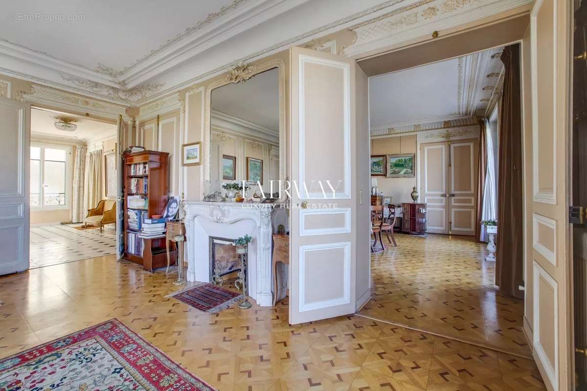 Appartement à PARIS-17E