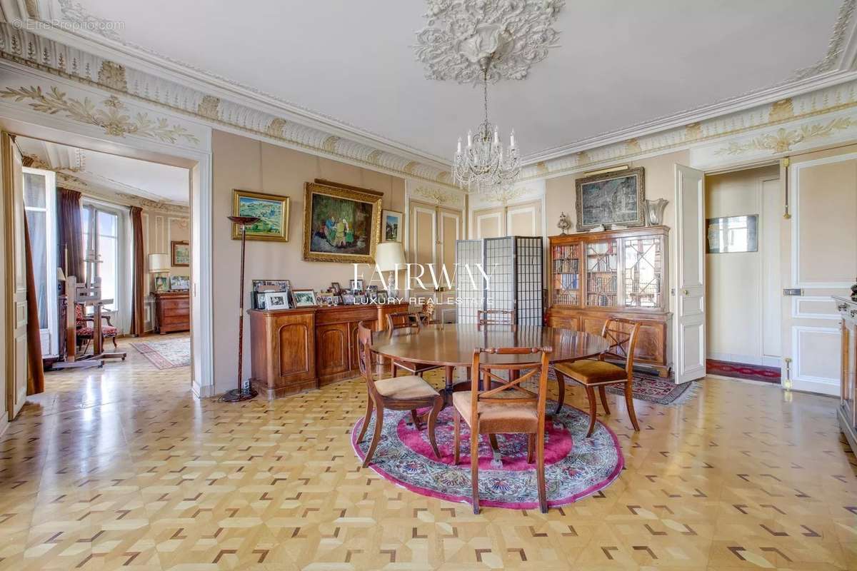 Appartement à PARIS-17E