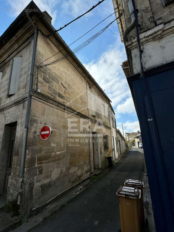 Maison à SAINT-MEDARD-DE-GUIZIERES