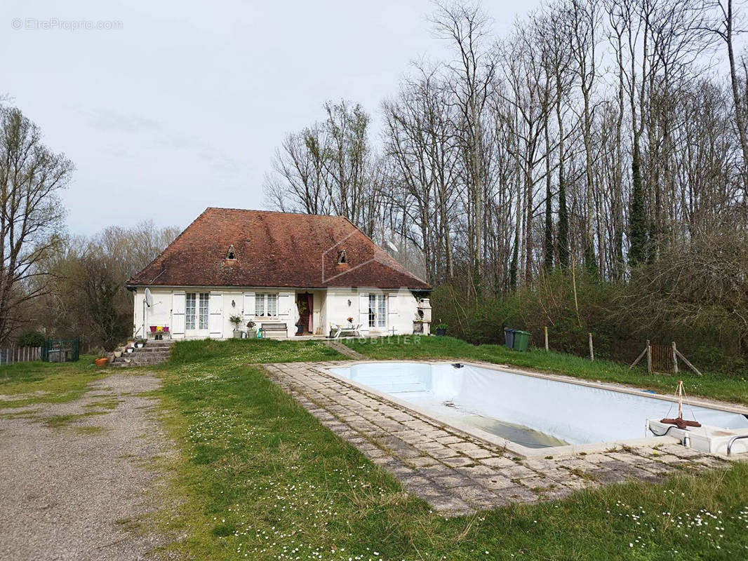 Maison à SAINT-FRONT-DE-PRADOUX