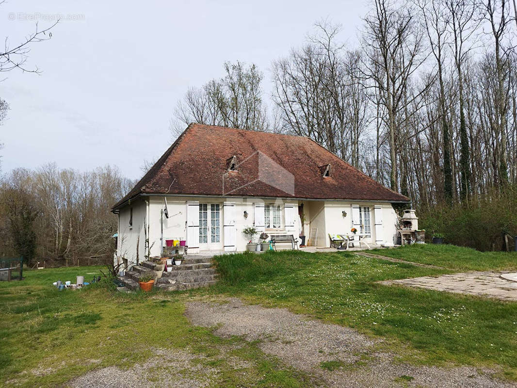 Maison à SAINT-FRONT-DE-PRADOUX