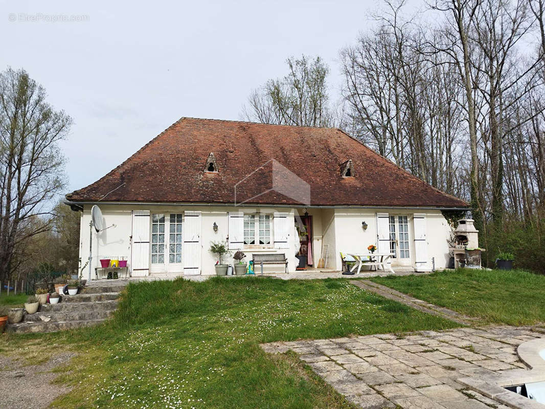 Maison à SAINT-FRONT-DE-PRADOUX