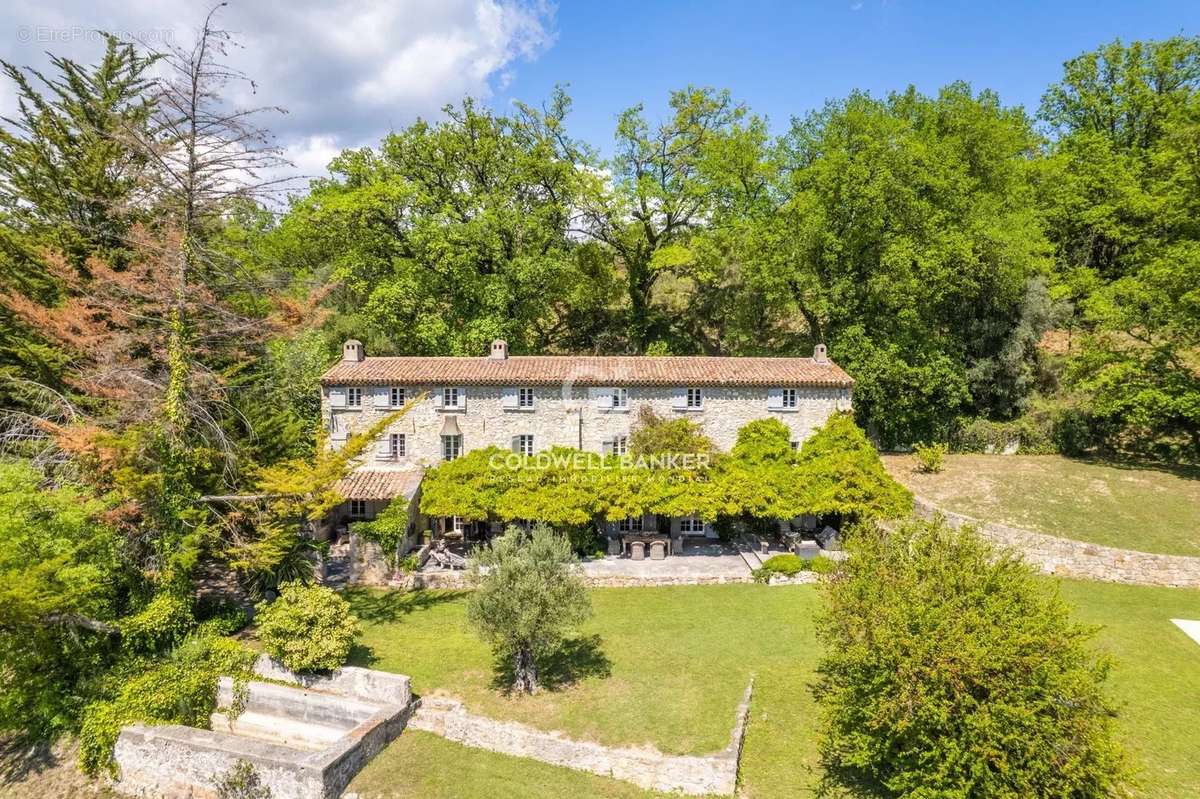 Maison à CHATEAUNEUF-GRASSE