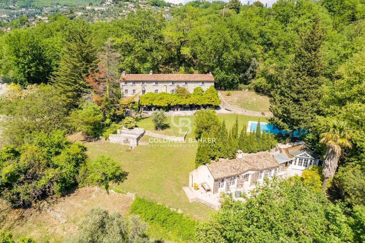 Maison à CHATEAUNEUF-GRASSE