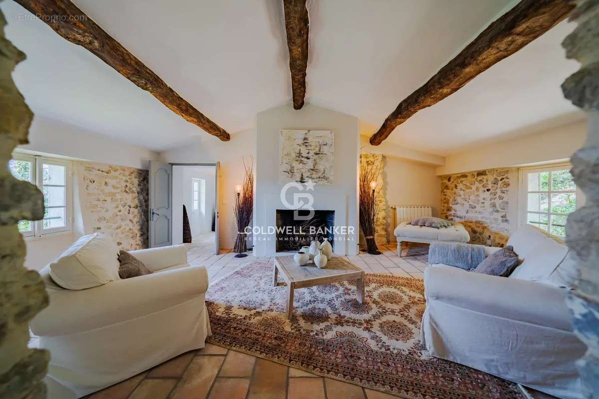 Maison à CHATEAUNEUF-GRASSE