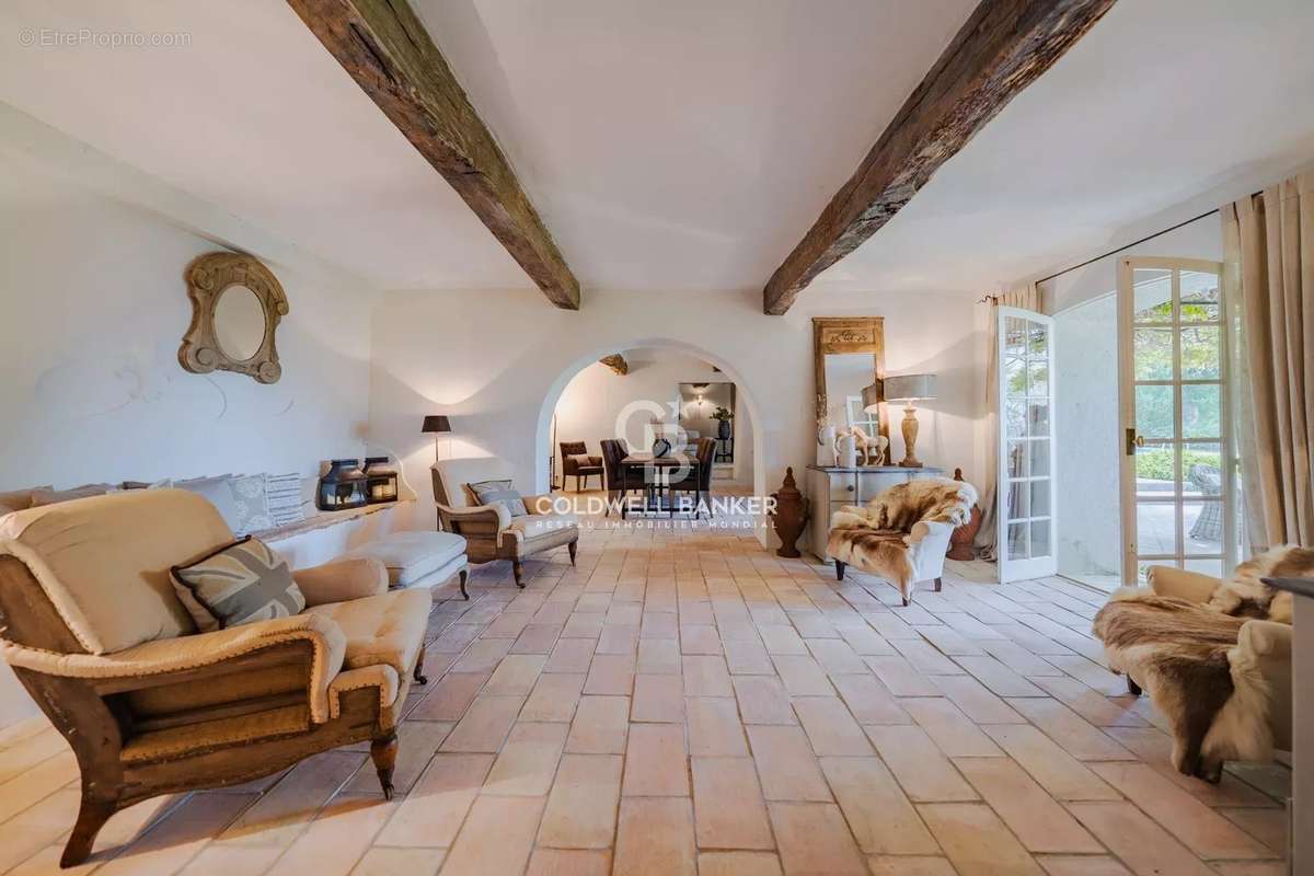 Maison à CHATEAUNEUF-GRASSE